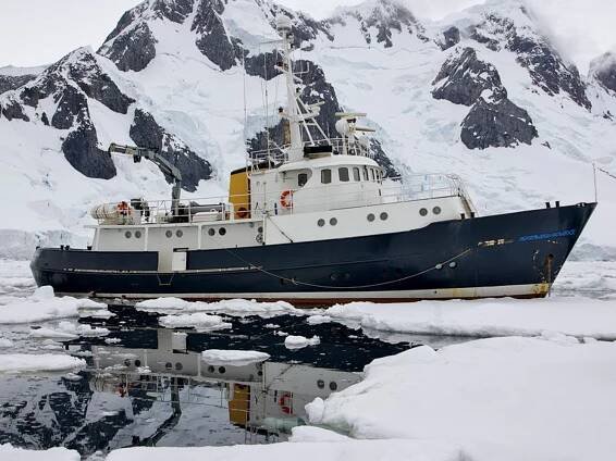 Ships - Antarctica | Polar Tracks Expeditions