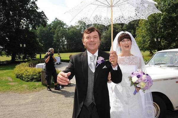 Trávníček se počtvrté oženil, místo kočáru jela nevěsta Rolls-Roycem