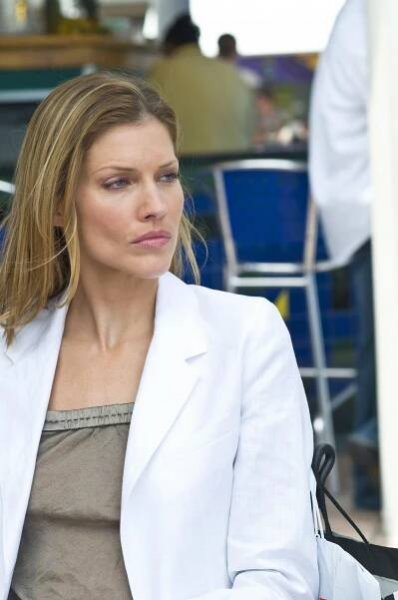 Status: Nežádoucí - Vloupání - Z filmu - Tricia Helfer