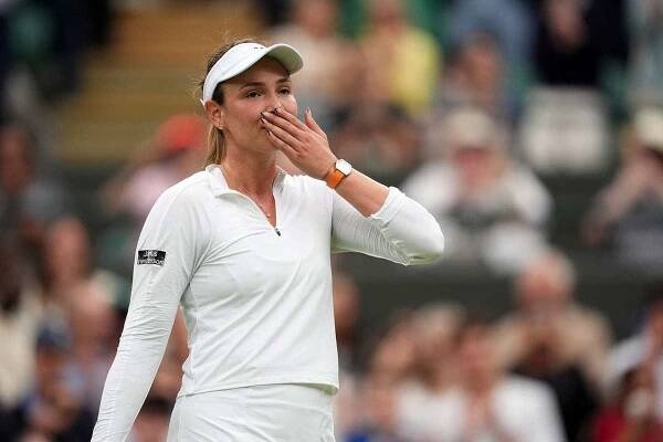 Vekičová je poprvé v semifinále grandslamu, o wimbledonské finále si zahraje s Paoliniovou