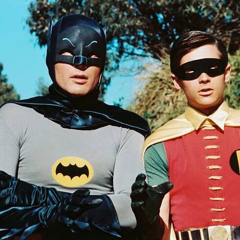 Robin, Batman's Trusty Sidekick, Comes Out as Bisexual in New Comic