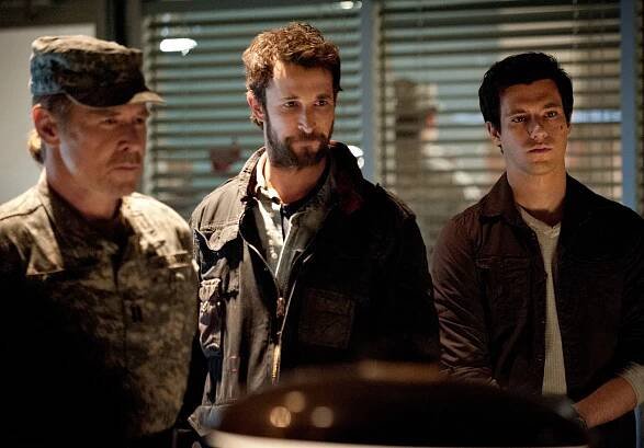 Noah Wyle and Drew Roy Talk FALLING SKIES Season 3, New Characters, and More
