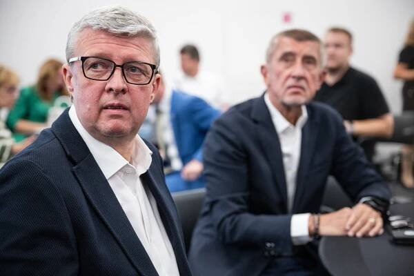Opozice kvůli bitcoinu zatím nechystá další hlasování o nedůvěře. SPD požaduje vyšetřovací komisi