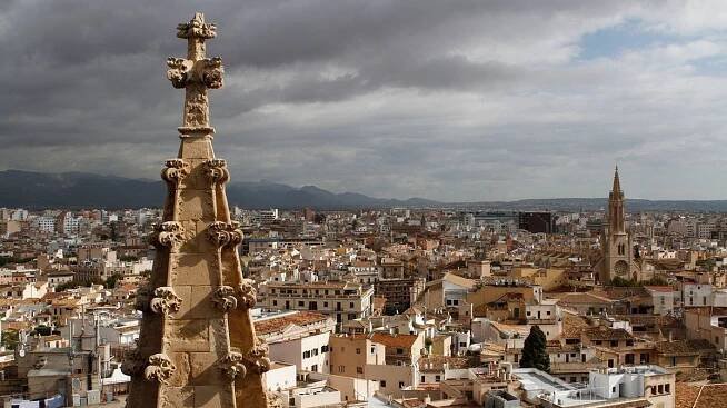 Palma de Mallorca zakáže od července pronájem bytů turistům - Novinky
