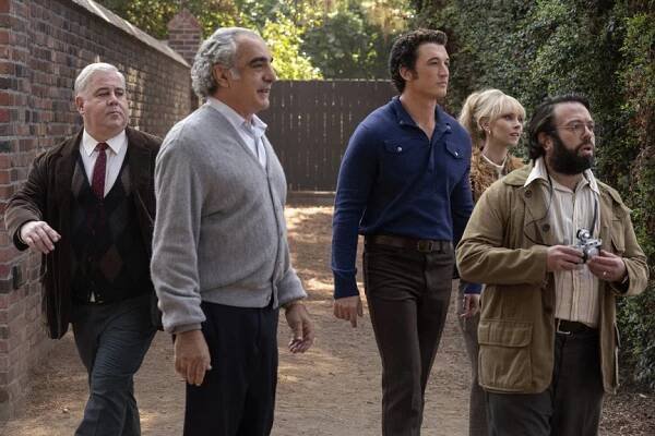 Patrick Labyorteaux, Joe Marinelli, Miles Teller, Juno Temple, Dan Fogler - Nabídka - Roztmívačka - Z filmu