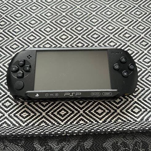 PSP Playstation Portable E1004 street - Počítače a hry