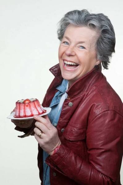 Margie Kinsky – …Erdbeerpudding! 167762 byte – 798 x 1200 pixel – 300dpi