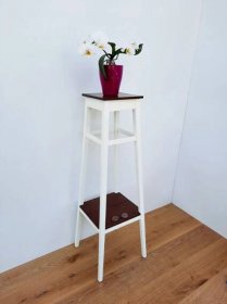 Bílý Elegantní vysoký květinový stolek