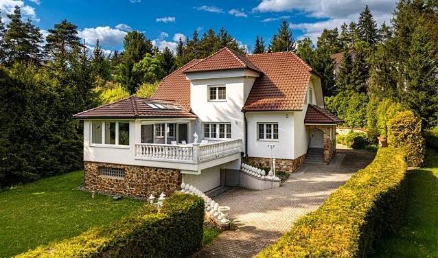 Luxusní bydlení a investiční příležitost v Družci Rodinný dům 6+1 na pozemku 1720 m2 a sousední poze | Reality.iDNES.cz 