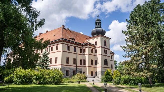 Zámek Lnáře a oslavy 80. výročí konce druhé světové války