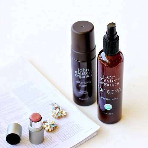 John Masters Organics - lak na vlasy Hair Spray — Cukrfree Shop