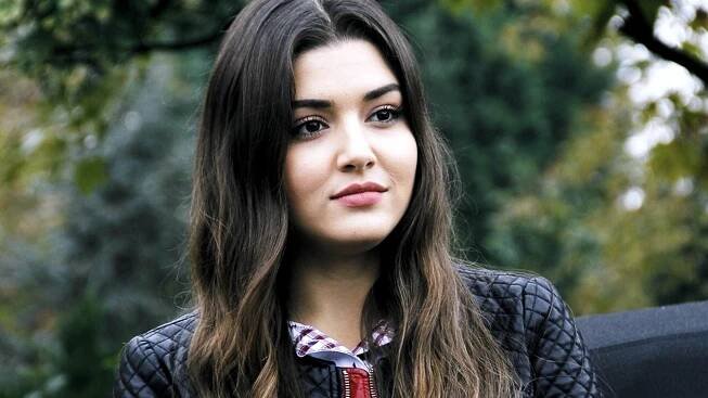 Download Hande Ercel At A Park Wallpaper