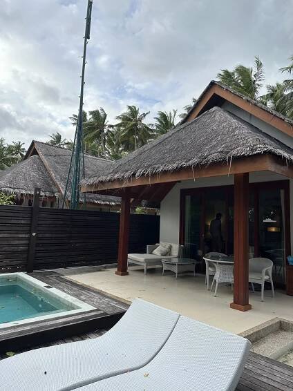 Recenze hotelů na Maledivách: Cora Cora Maldives***** a Dusit Thani***** - DELUXEA