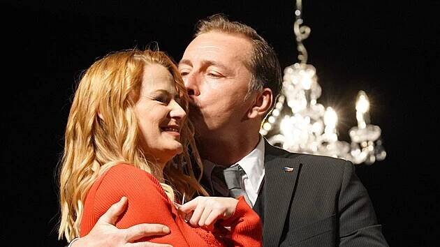 Šárka Vaňková a Petr Vondráček v představení Presidenti