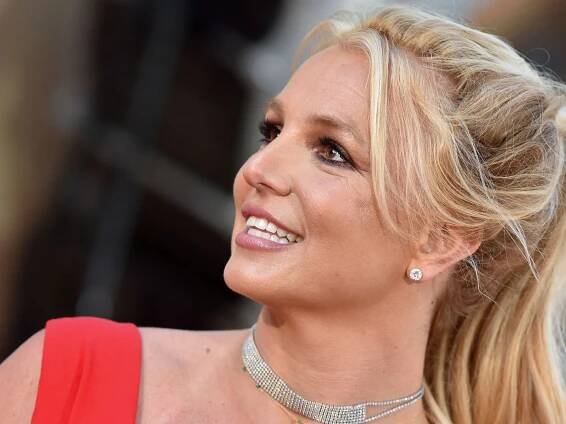 Let Britney Spears Do Pregnancy Fashion Her Own Way