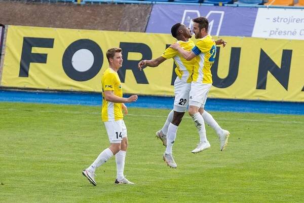 Fotbalové utkání mezi FC Vysočina Jihlava a MFK Chrudim.