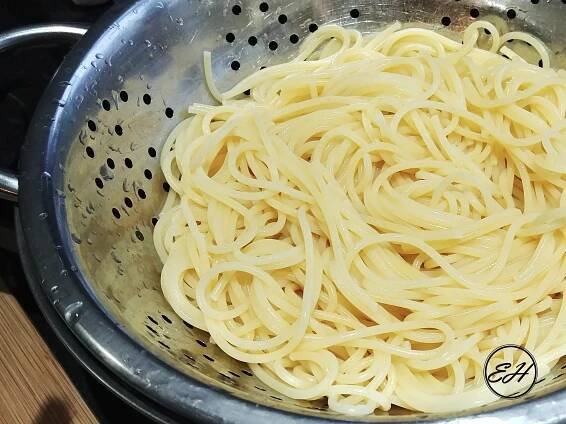 Spaghete cu rosii uscate si ansoa - Extravagance House