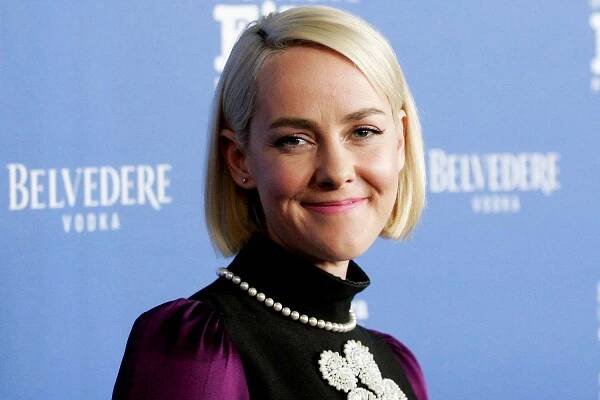 Jena Malone Says It 'Felt So Nice' Coming Out as Pansexual: 'Love Getting to Learn More About Myself'