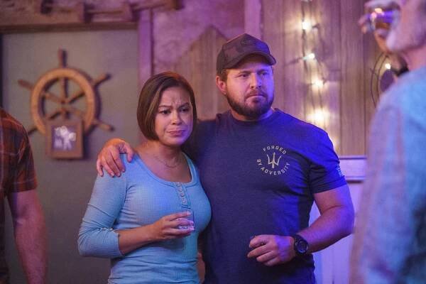 Tým SEAL - Fair Winds and Following Seas - Z filmu - Toni Trucks, A. J. Buckley