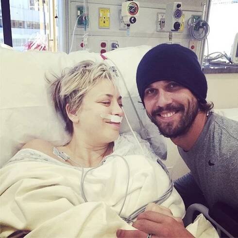 Děsivé fotografie herečky ze seriálu Teorie velkého třesku: Kaley Cuoco skončila v nemocnici!