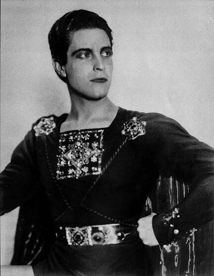 Soubor:Ramon Novarro as Ben-Hur.jpg