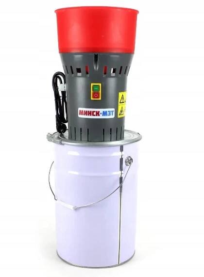 Mlýnek na obilí Minsk MZT DZ-25 (1,3 kW, 300 kg/h). Drtič krmiva. DKU