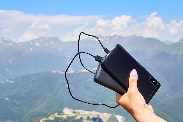 Powerbanka Swissten Black Core 30 000 mAh – vlajková loď Swissten