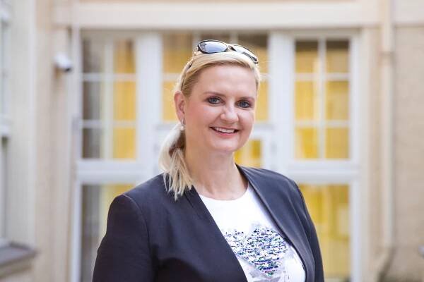 Pecková o údržbě silnic: Používají staré technologie. Je to jako soutěžit operátora s tlačítkovými telefony