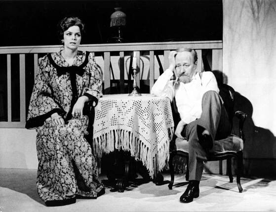 Michaela Lohniská (Natalja Ivanovna - alternace) a Alexej Gsöllhofer (Prozorov). Foto Miroslav Tůma