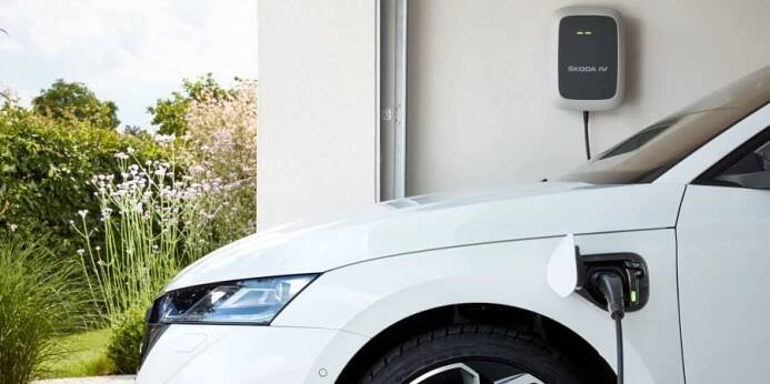 elektromobil, wallbox, BMW iX1