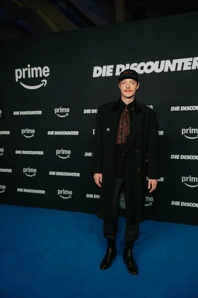 Premiere on November 20, 2024 - Merlin Sandmeyer - Die Discounter - Season 4 - Z akcí