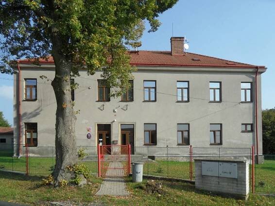 Soubor:Novy Samechov A. ObecniUrad.jpg