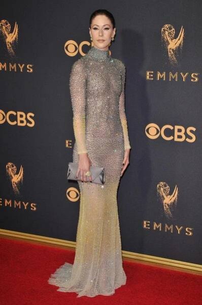 Amanda Crew – Shoulder, Dress, Fashion, Sleeve, Waist, Fl…