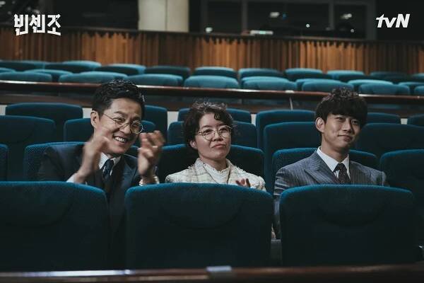 Kim Yeo-jin, Jo Han-chul, and Taecyeon in Binsenjo (2021)