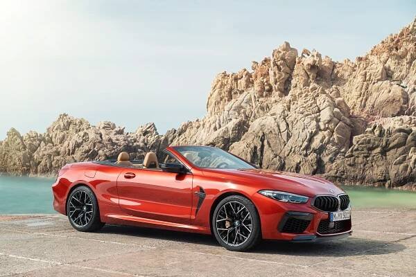 BMW 8: Podrobné specifikace vozidel & Interaktivní nástroj pro srovnání