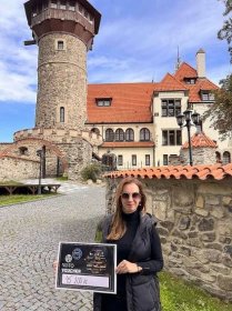 Výtěžek z dobročinné akce Carpe Diem na hradě Hněvín. Na snímku Lucie Staňková, ředitelka spolku Nové Háro.