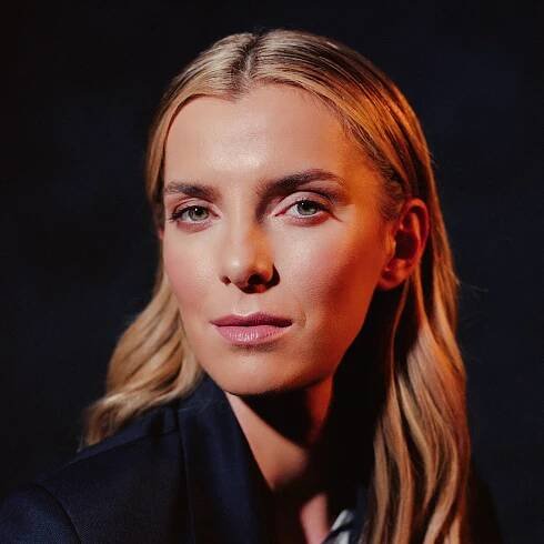 Betty Gilpin Is Proud of ‘The Hunt,’ the Year’s Most Controversial Movie