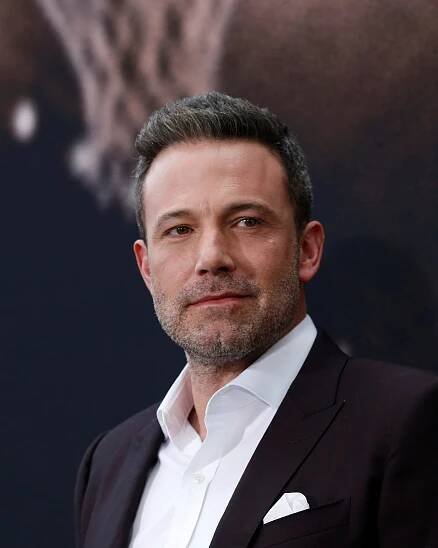 Jennifer Lopez and Ben Affleck pictured kissing as 'Bennifer' returns
