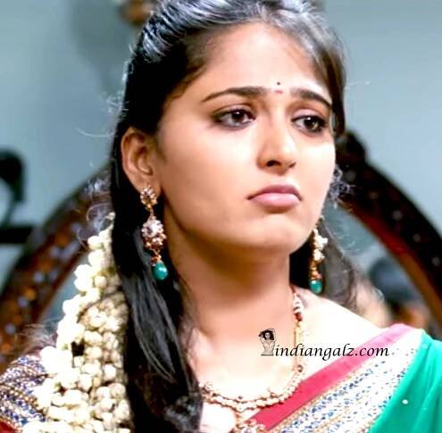 Hot Screen Caps – IndianGalz