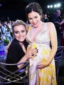 Taylor Schilling Yael Stone SAGs 2018 audience