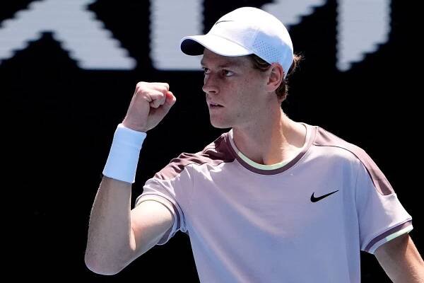 Djokovič v Melbourne titul neobhájí, prohrál se Sinnerem, Kumstát je ve finále juniorky