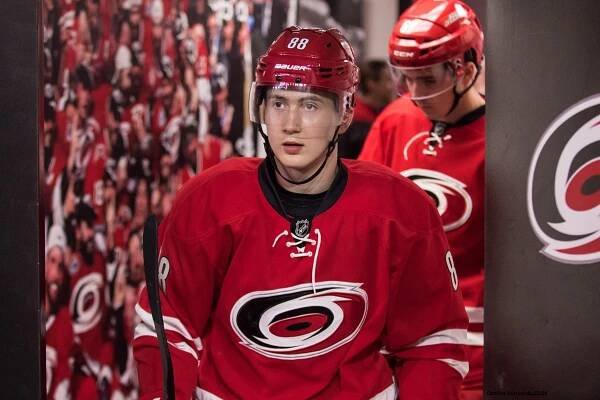 Martin Nečas si odbyl premiéru v „A“ týmu Carolina Hurricanes