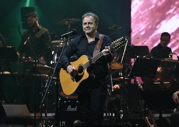 Ne galakoncert, ale velekoncert: 70 skladatele si užily zpěvačky v sexy modelech i Schillerová s dcerou
