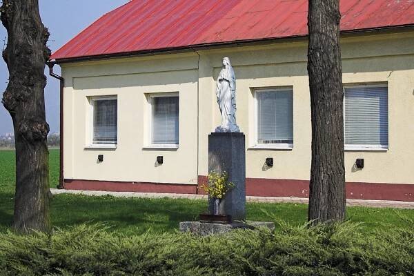 Socha P. Marie u hasičské zbrojnice