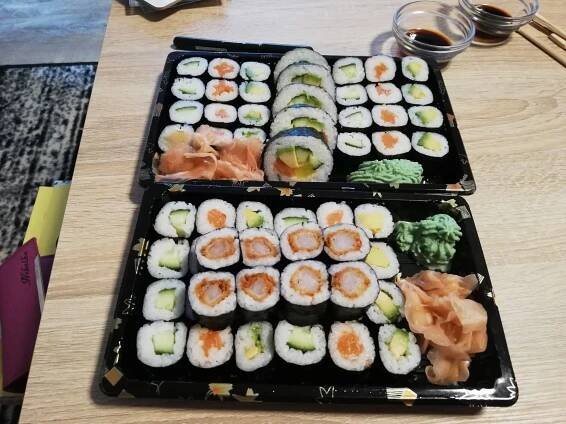 Japonsko v Liberci: sushi sety s 16–54 rolkami s tuňákem, lososem a krevetami i s polévkami a závitky