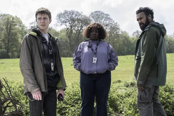 Franšíza - Scéna 113: Most - Z filmu - Ruaridh Mollica, Lolly Adefope, Himesh Patel