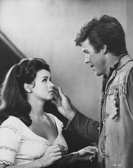 Slavní jezdci - Z filmu - Senta Berger, Harve Presnell