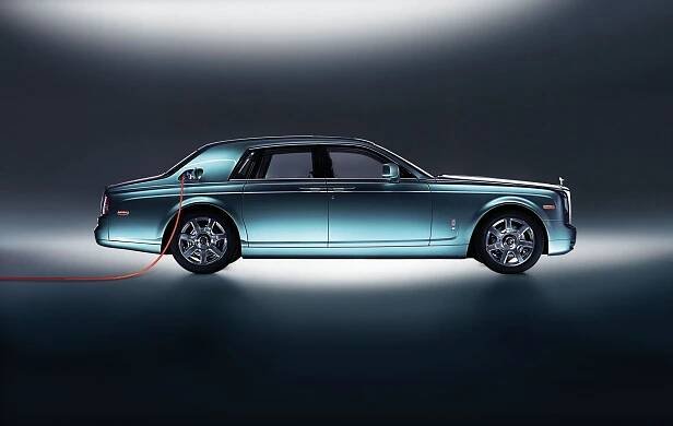 Čipy nám nechybí, krize se nás vůbec nedotkla, říká šéf automobilky Rolls-Royce