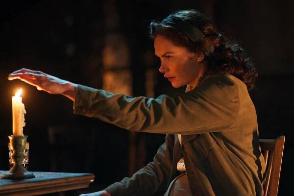Jeho temné esence - Zlo - Z filmu - Ruth Wilson