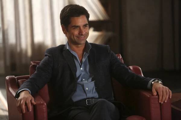 Děda se závazky - The Biter - Z filmu - John Stamos